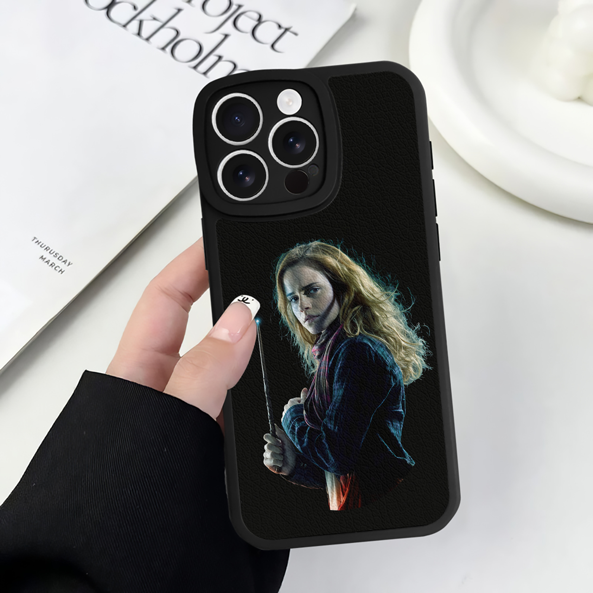 （画像用） Harry Potter ハリー・ポッターシリーズ 【iPhone 16シリーズ対応】シリコンスマホケース（レザー調） 材質：シリコン